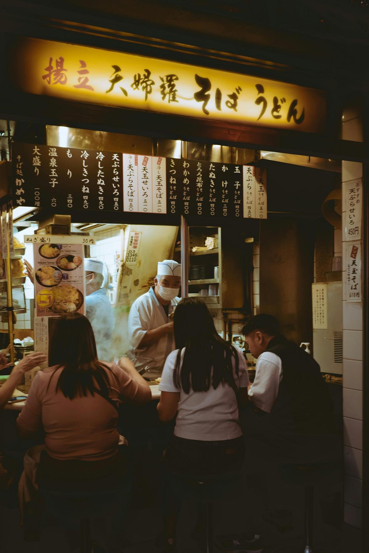 Experiências Gastronômicas Acessíveis: Como Viajar e Saborear o Mundo com Orçamento Reduzido